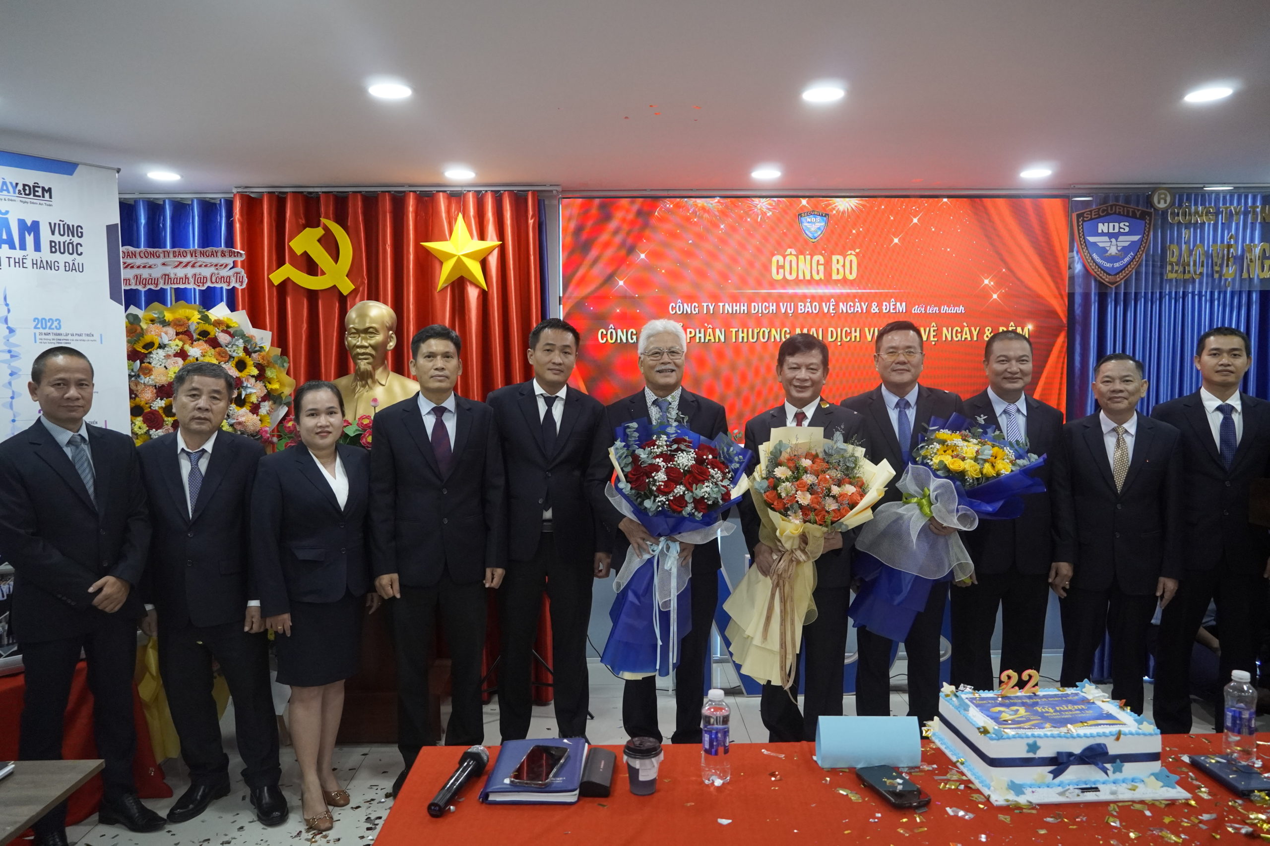 Hội đồng quản trị chụp hình lưu niệm cùng các Giám Đốc Chi nhánh - Bảo vệ Ngày & Đêm