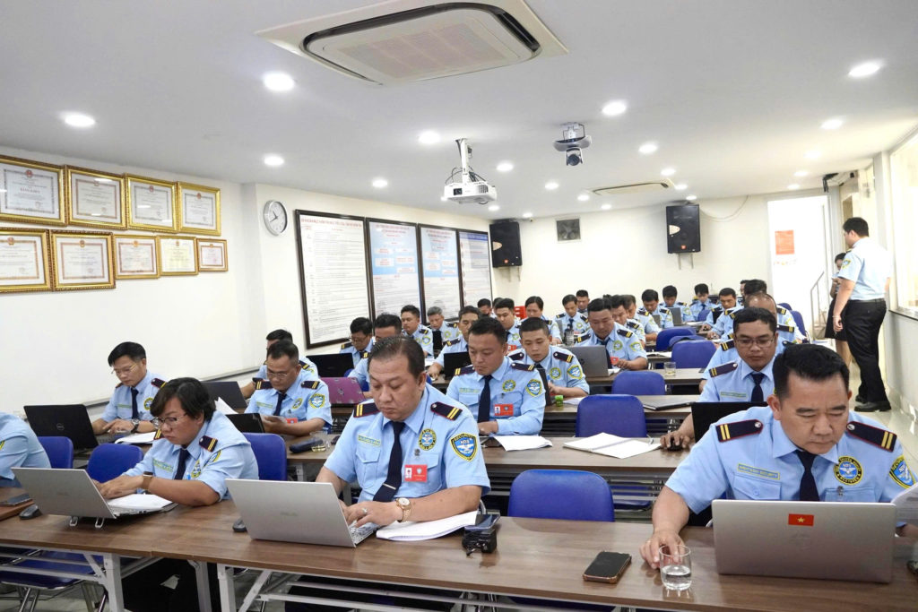 Thi tin học ứng dụng công nghệ - đội trưởng bảo vệ